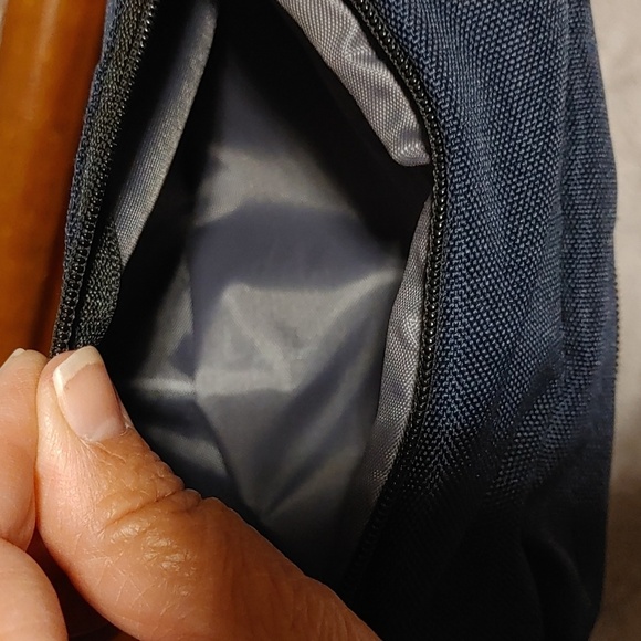 Levi's Unisex Sling Crossbody Belt Bag - Picture 8 of 10